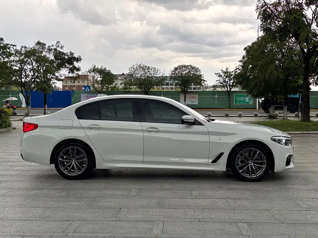 BMW 5 Series (Import) — миниатюра 3