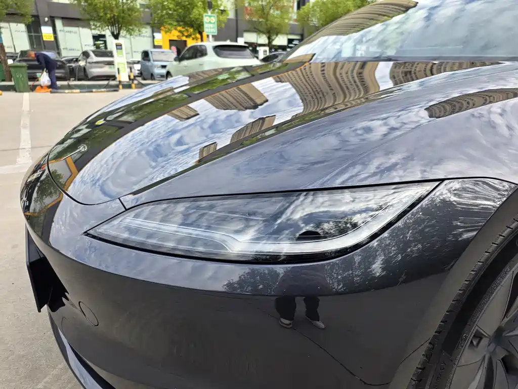 Tesla Model 3 — миниатюра 5