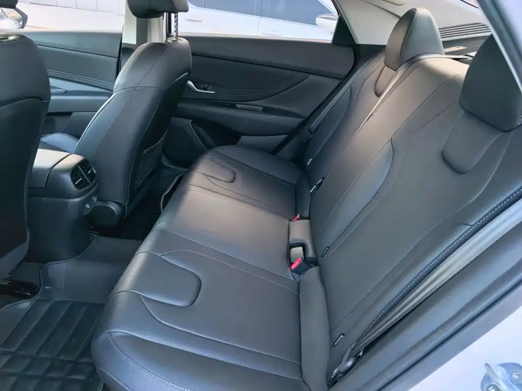 Hyundai Elantra 2023 — фото 16