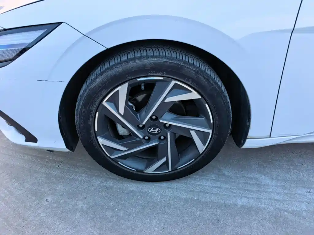 Hyundai Elantra 2023 — фото 22