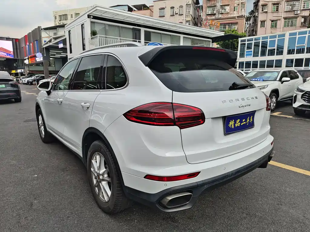 Porsche Cayenne — миниатюра 10
