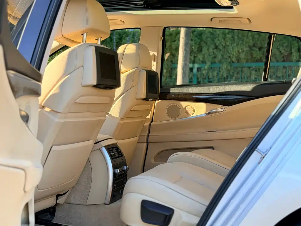 BMW 5 Series GT — миниатюра 8