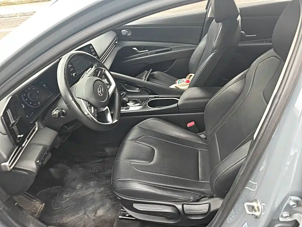 Hyundai Elantra — миниатюра 15