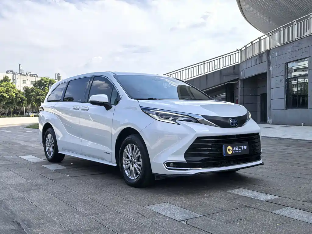 Toyota Sienna — миниатюра 3