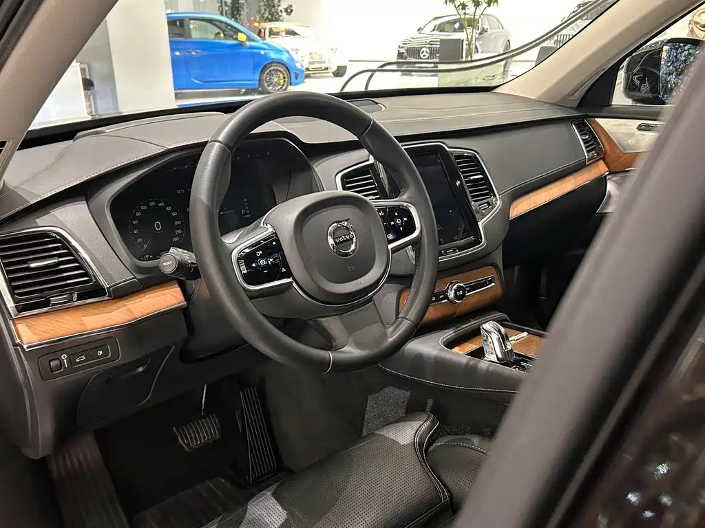 VOLVO XC90 PLUG IN HYBRID