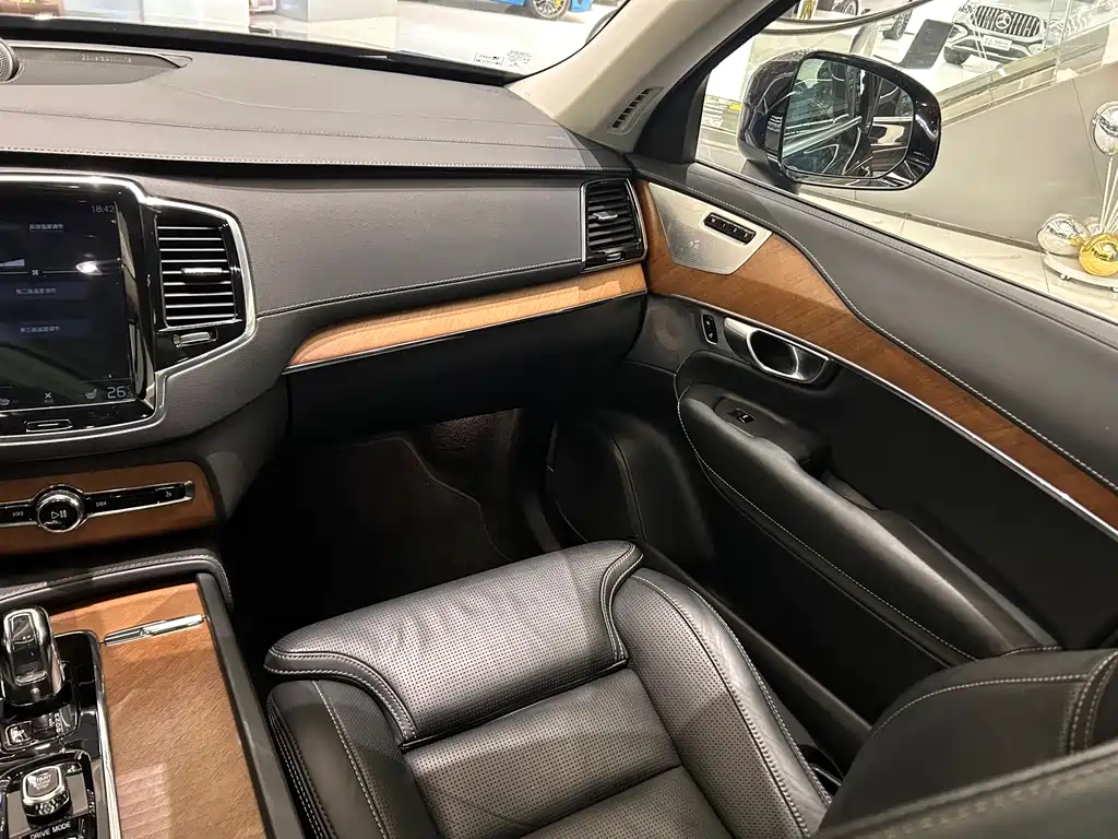 VOLVO XC90 PLUG IN HYBRID