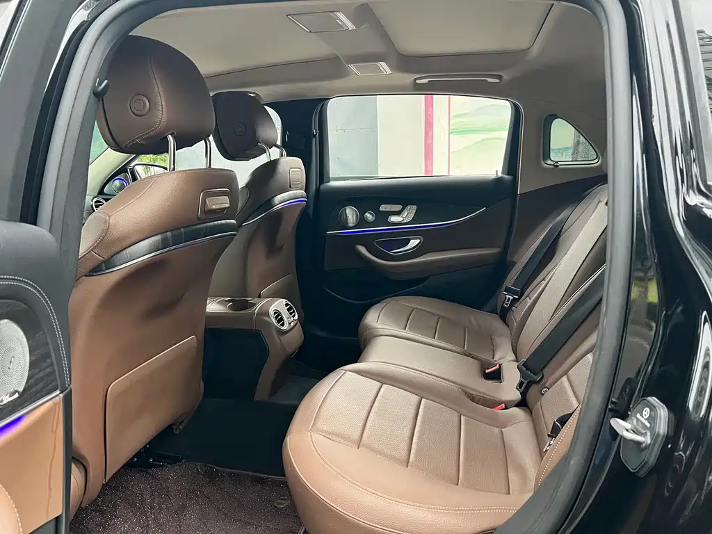 Mercedes-Benz E-Class — миниатюра 10