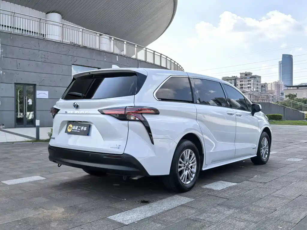 Toyota Sienna — миниатюра 5