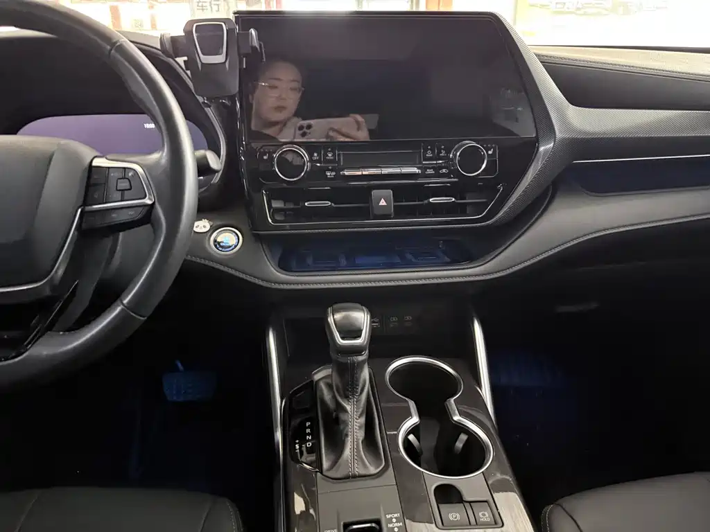 Toyota Crown Kluger — миниатюра 15