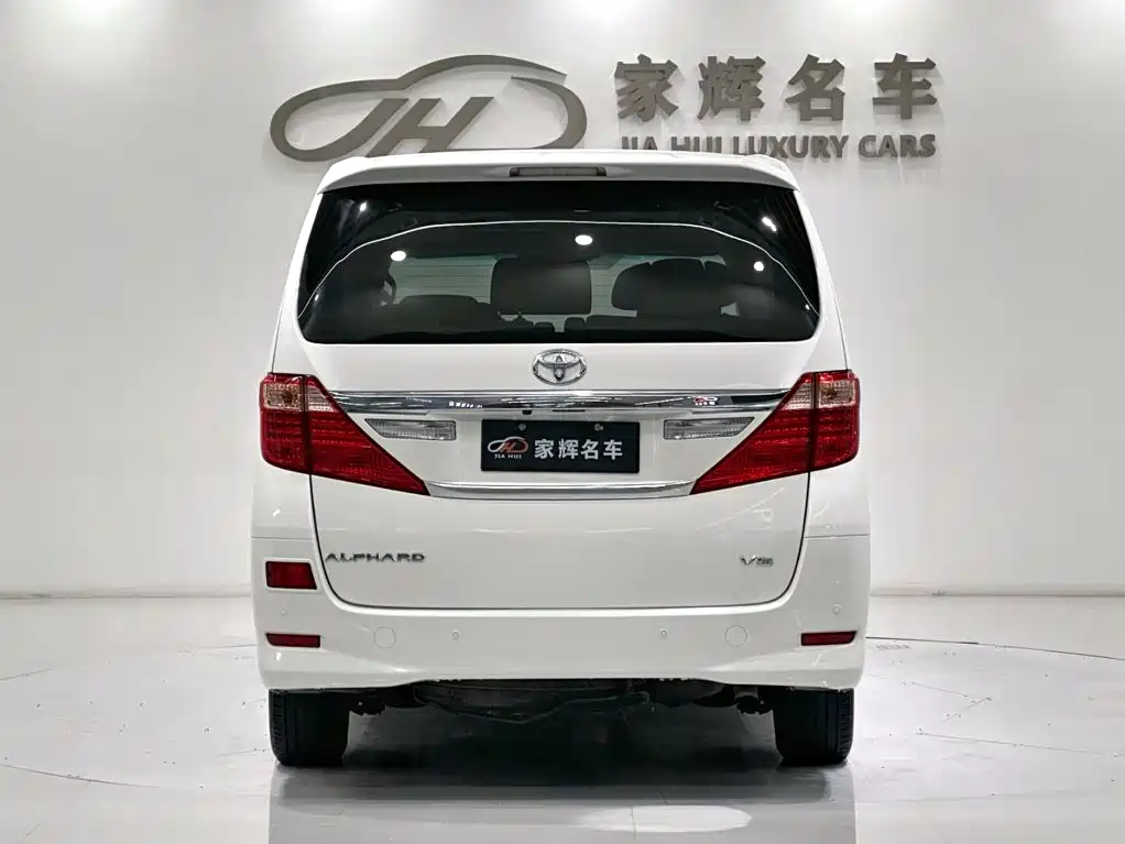 Toyota Alphard — миниатюра 6