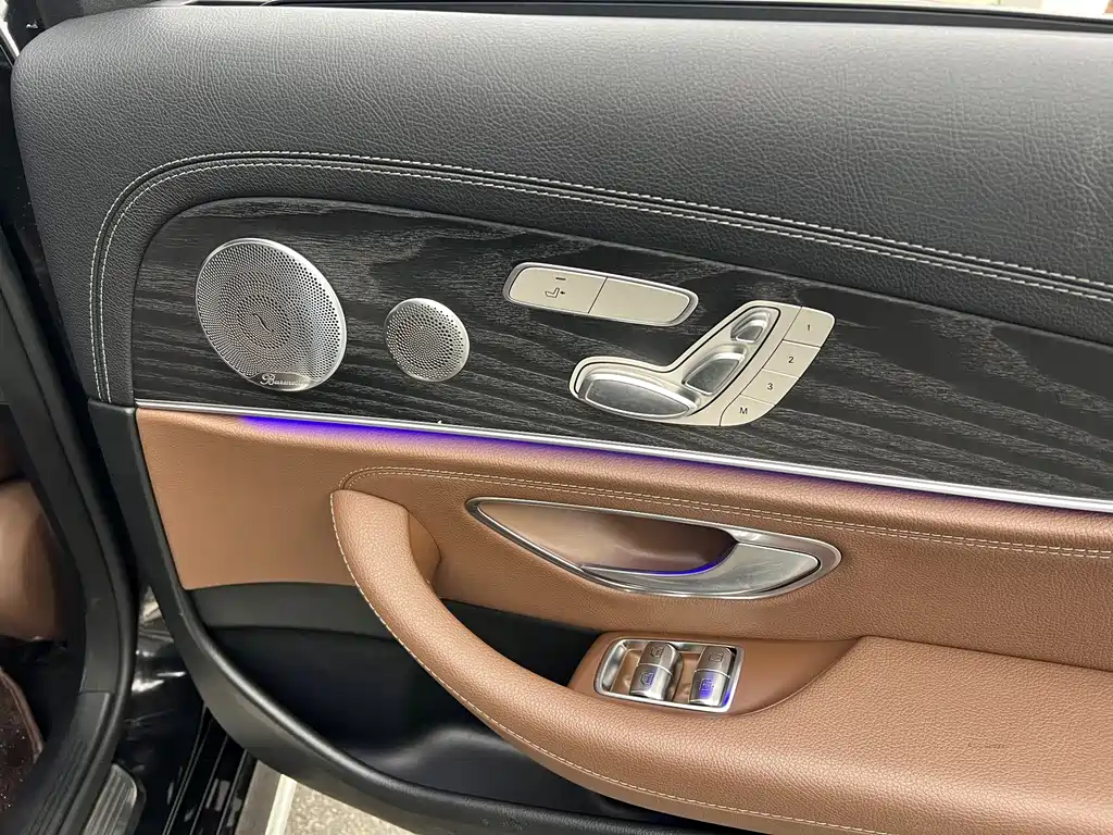 Mercedes-Benz E-Class — миниатюра 17