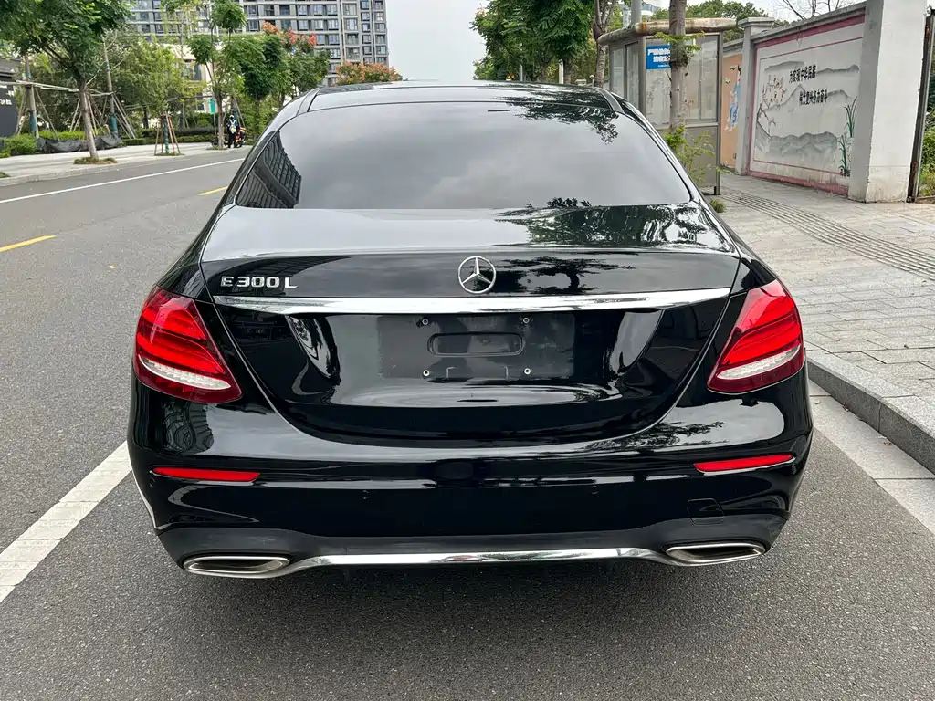 Mercedes-Benz E-Class — миниатюра 18