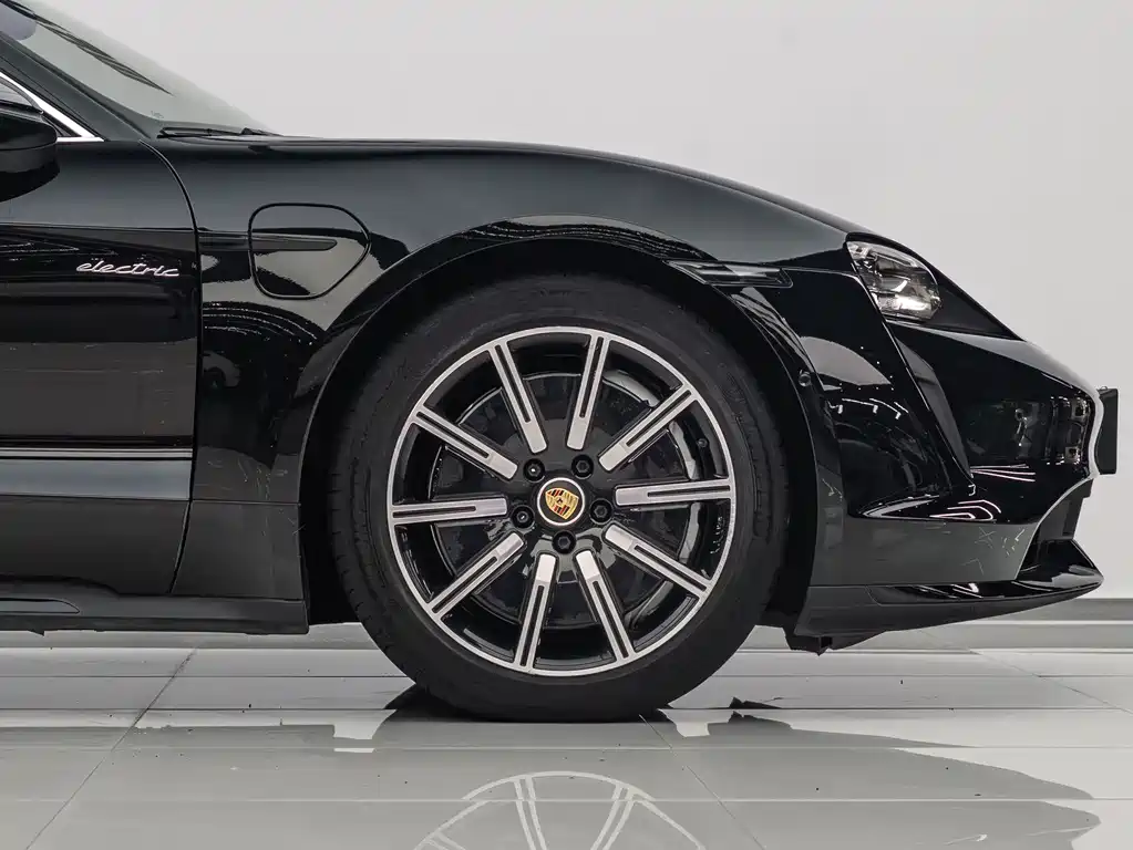 Porsche Taycan — миниатюра 12