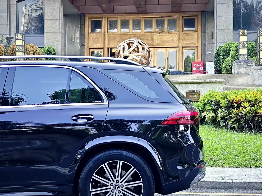 Mercedes-Benz GLE (Import) — миниатюра 31