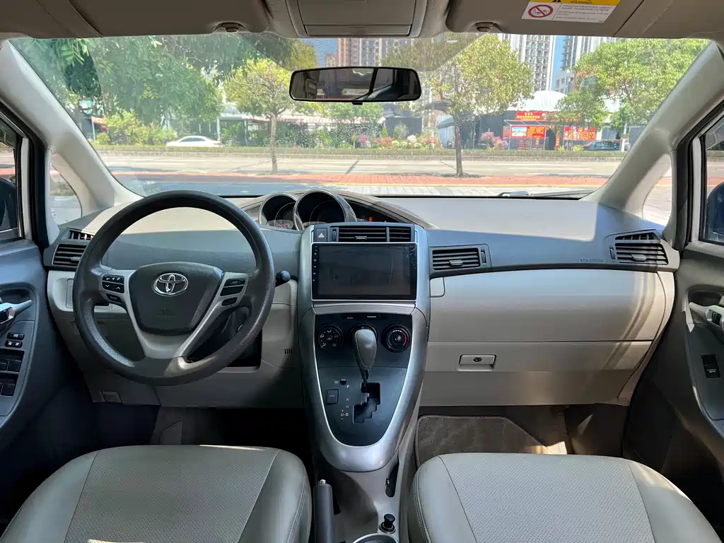 Toyota Verso — миниатюра 6