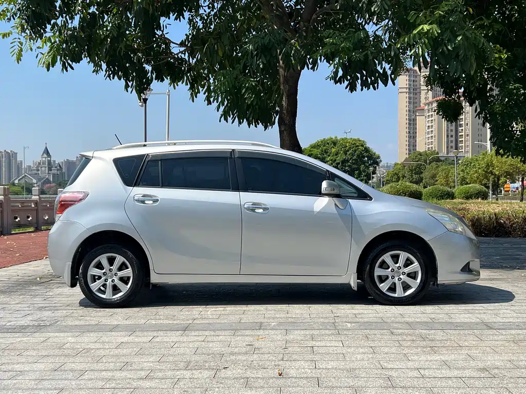 Toyota Verso — миниатюра 4