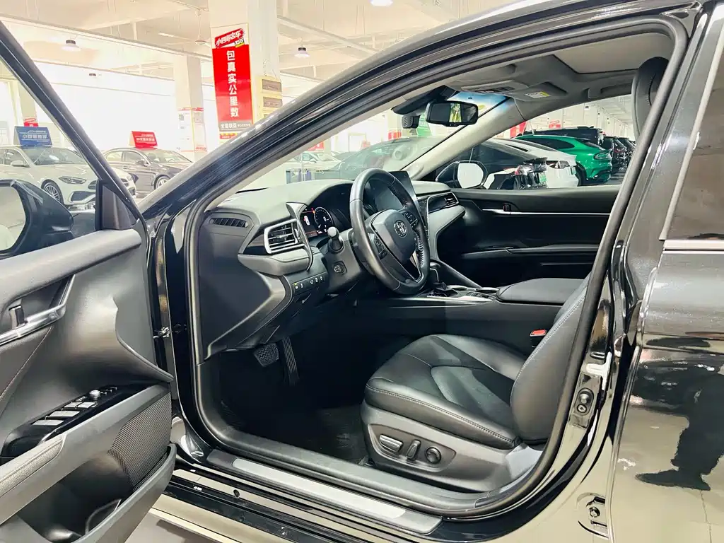 Toyota Camry — миниатюра 7