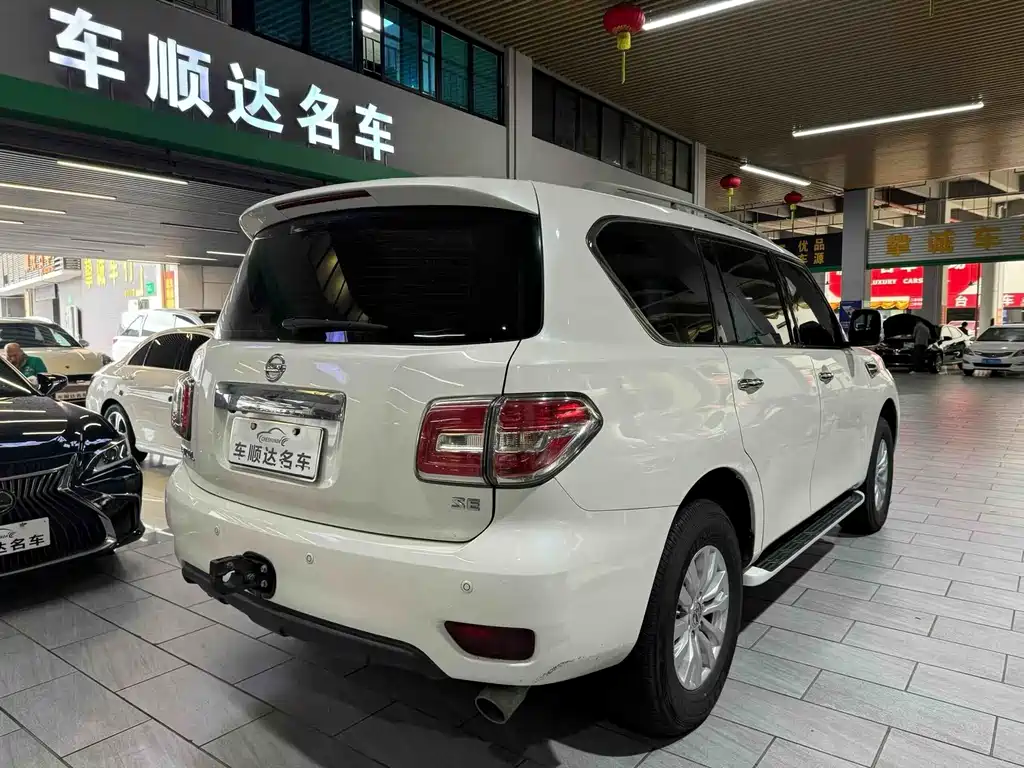 Nissan Patrol — миниатюра 6