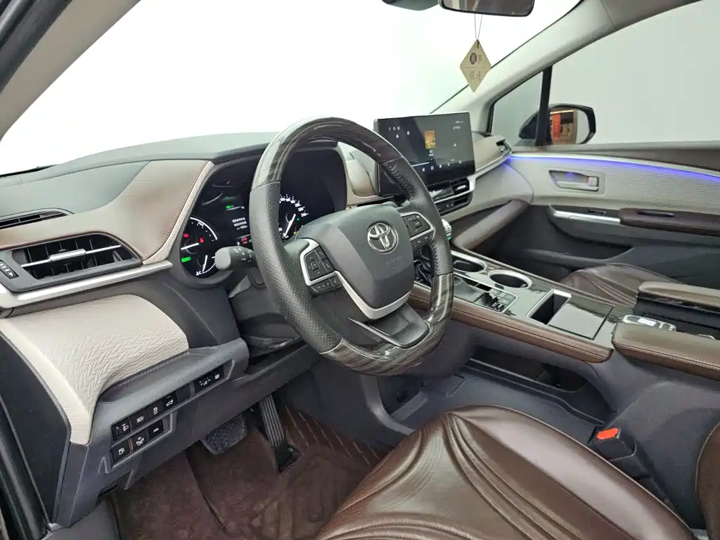 Toyota Sienna — миниатюра 8