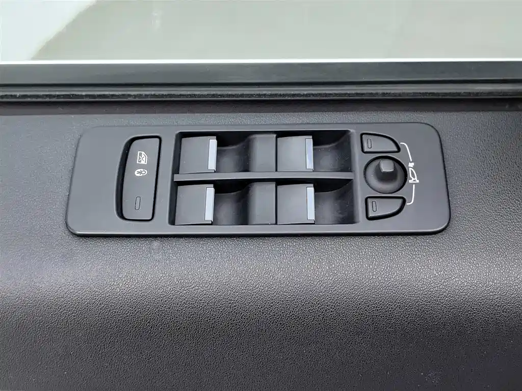 Land Rover Discovery Sport 2022 249PS R-Dynamic S 5 мест