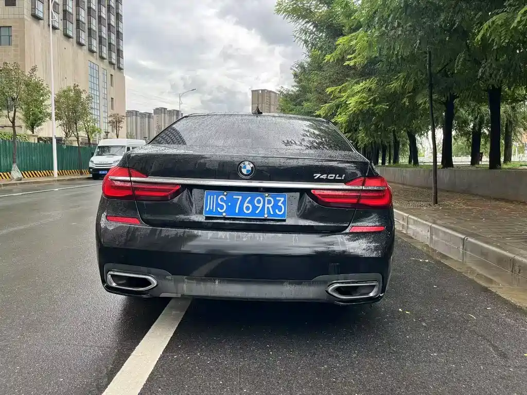 BMW 7 SERIES