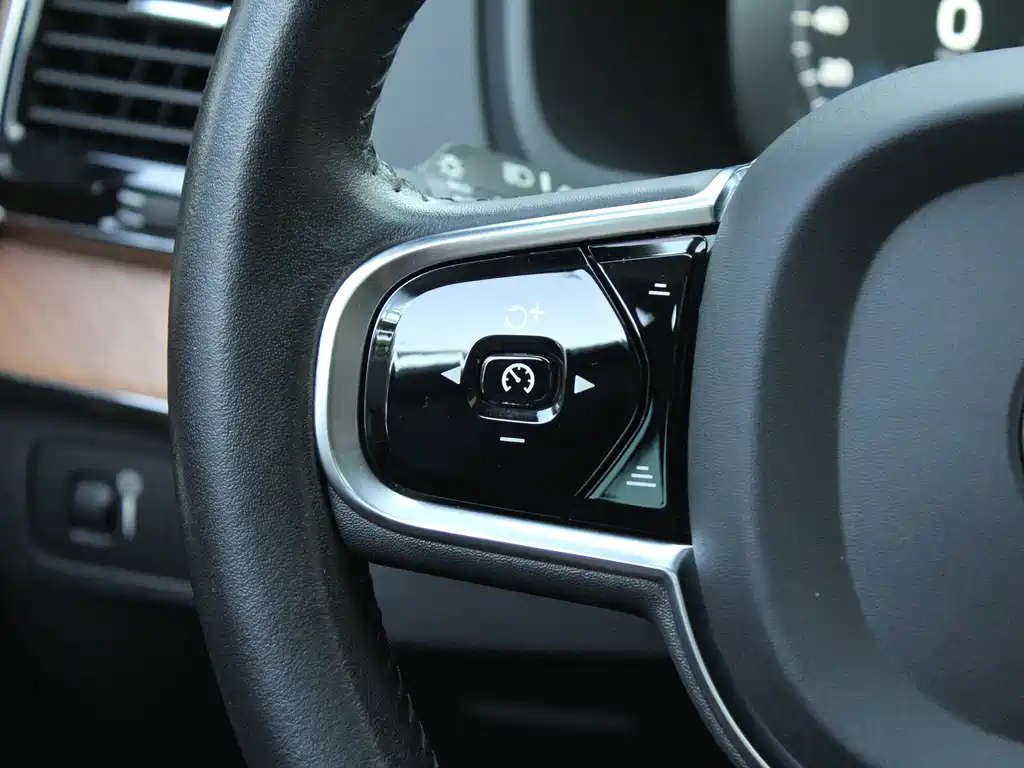 Volvo XC90 — миниатюра 12