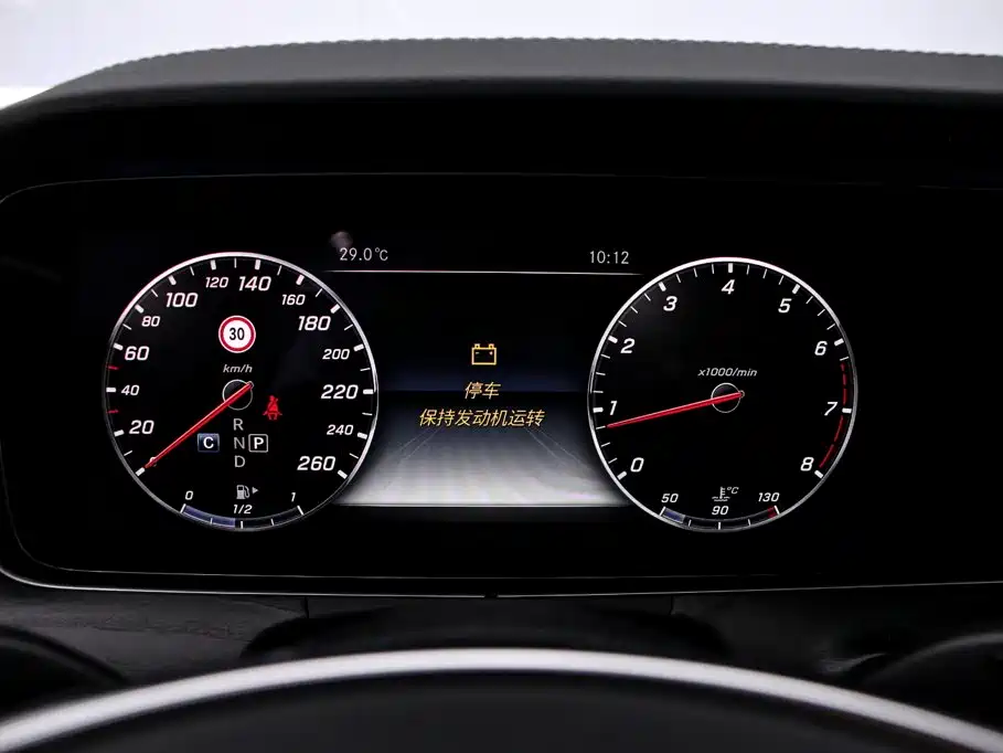 Mercedes-Benz E-Class — миниатюра 6