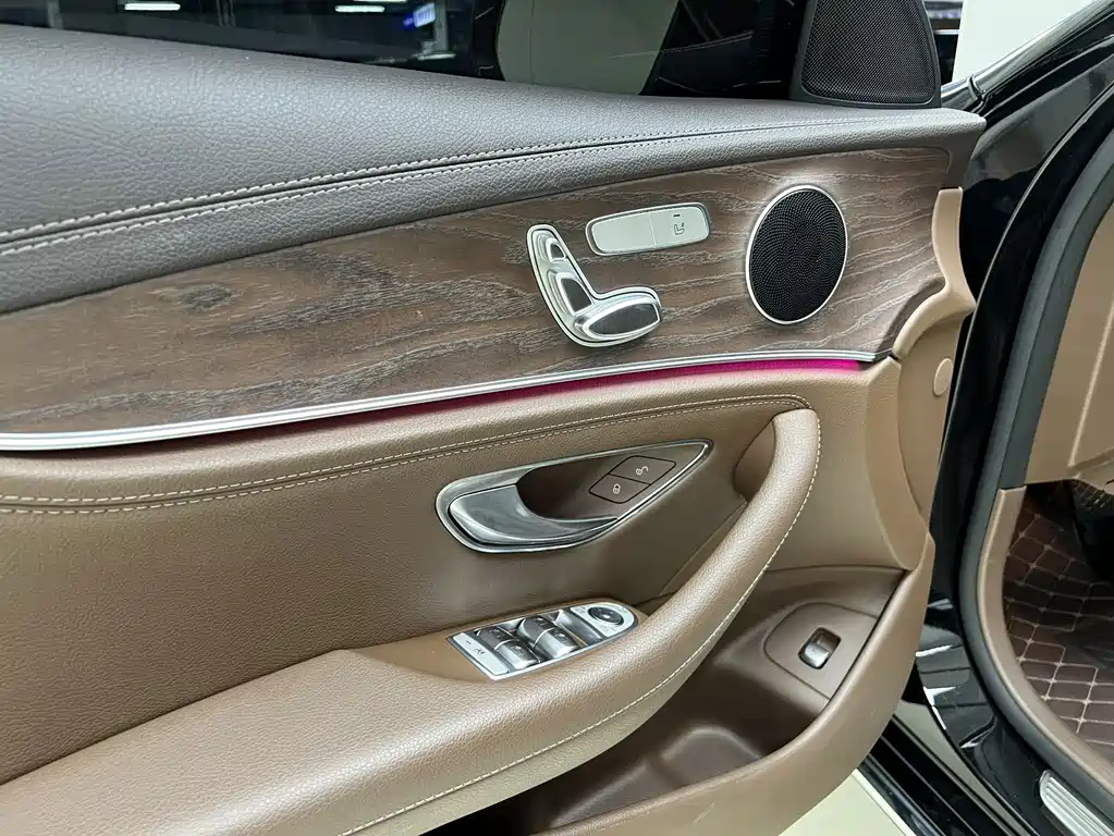 Mercedes-Benz E-Class — миниатюра 11