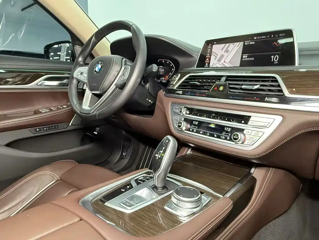BMW 7 Series — миниатюра 12