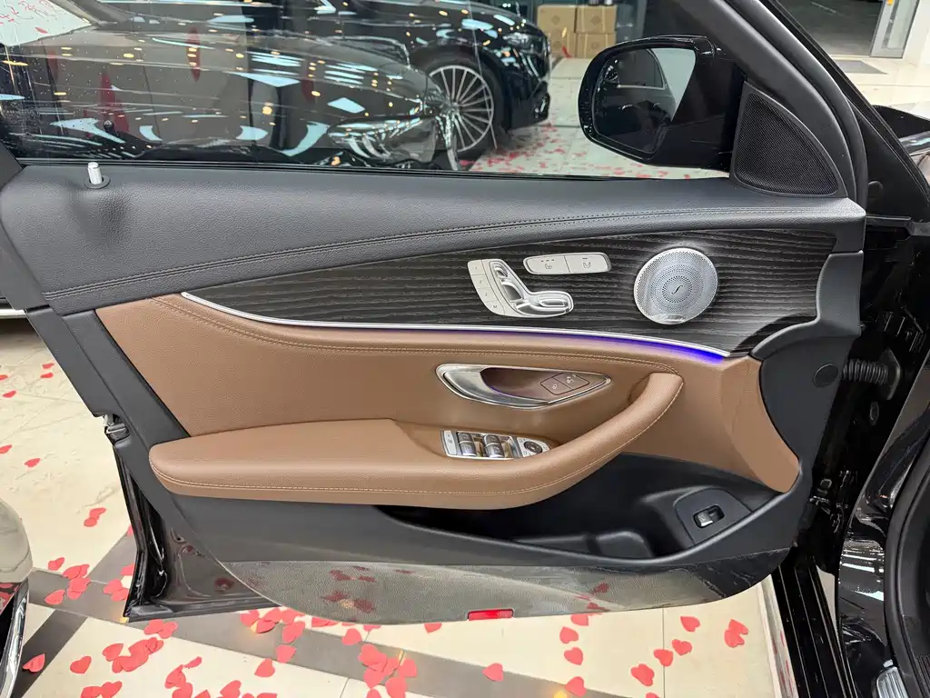 Mercedes-Benz E-Class — миниатюра 4