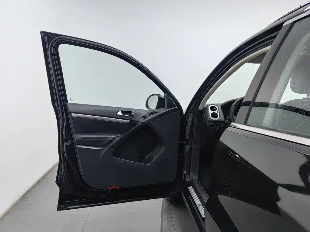 Volkswagen Tiguan — миниатюра 8