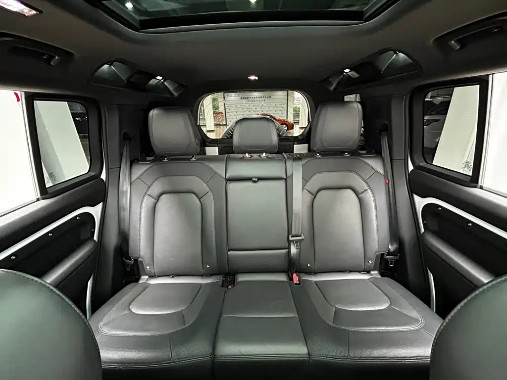 Land Rover Defender — миниатюра 24