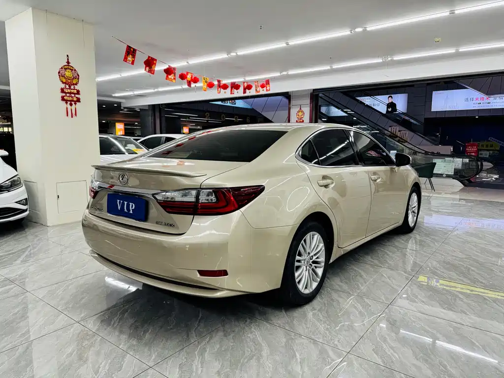 Lexus ES — миниатюра 4