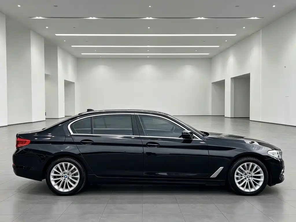 BMW 5 Series New Energy — миниатюра 4