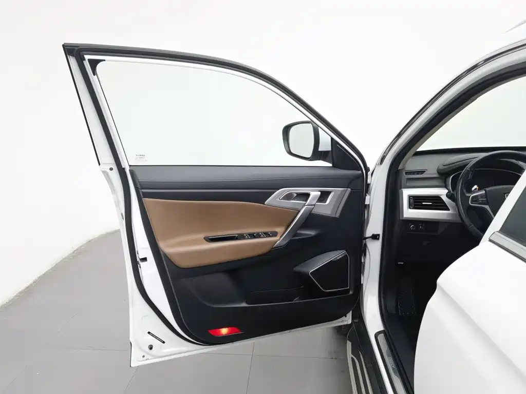 Geely Boyue — миниатюра 8