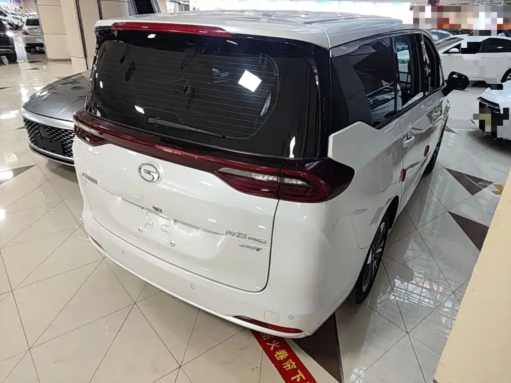 GAC Trumpchi M6 2023 — фото 6