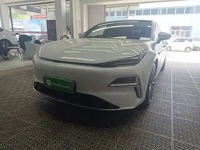 2025 Geely Galaxy Xingyao 8