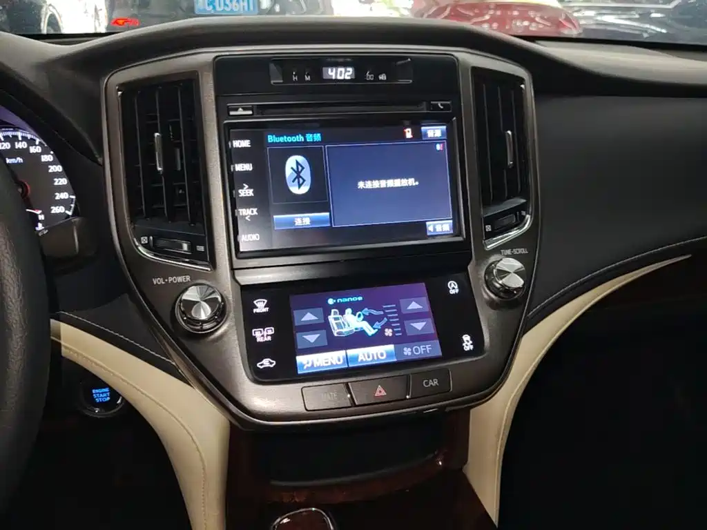 Toyota Crown — миниатюра 13