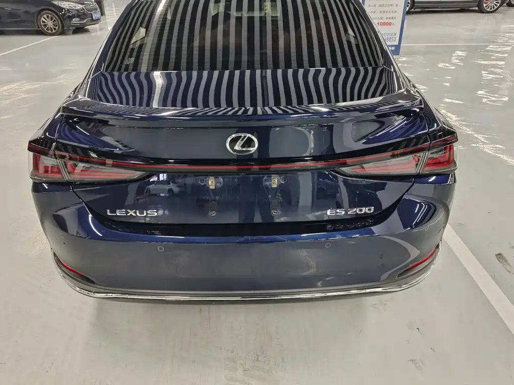 Lexus ES 2025 200