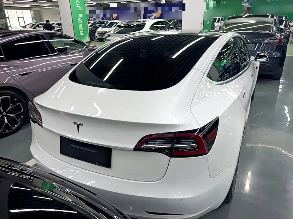 Tesla Model 3 — миниатюра 6