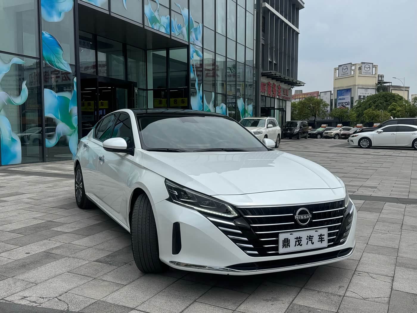 Nissan Teana 2.0 л 2024 г. Белый, пробег 7000 км