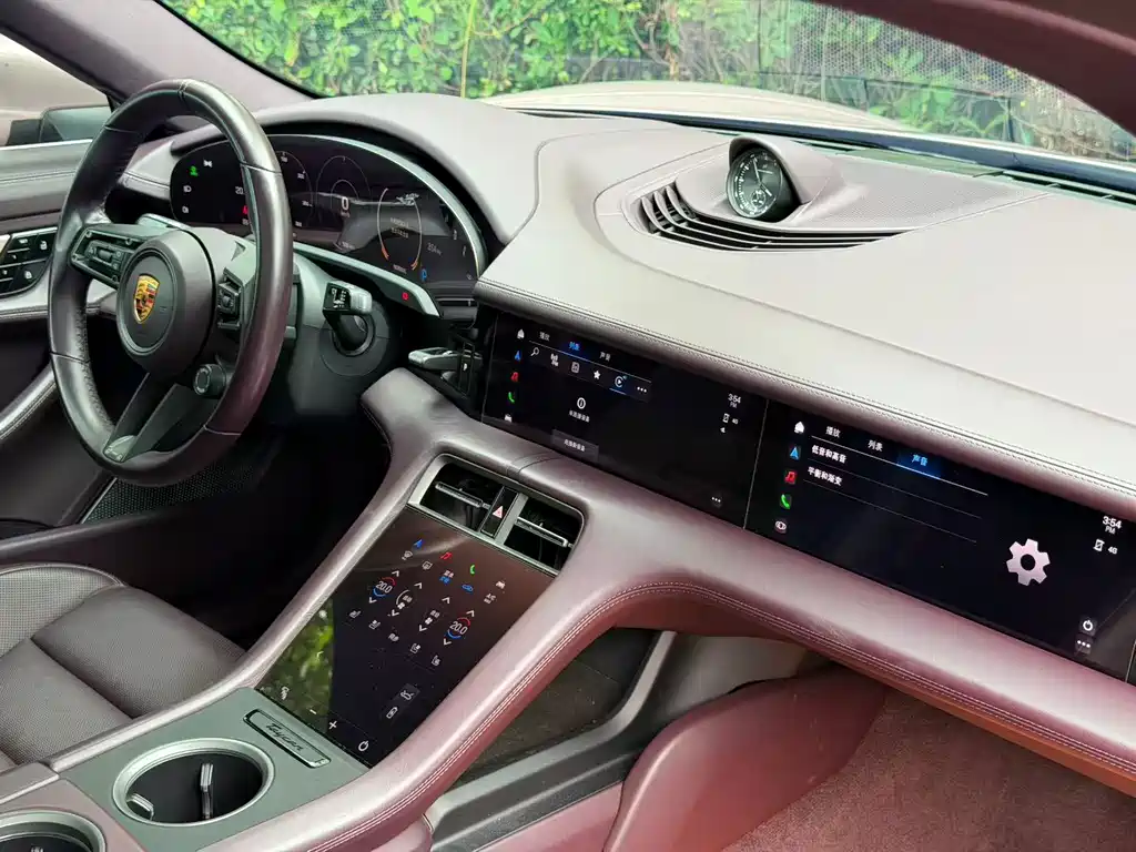 Porsche Taycan — миниатюра 4