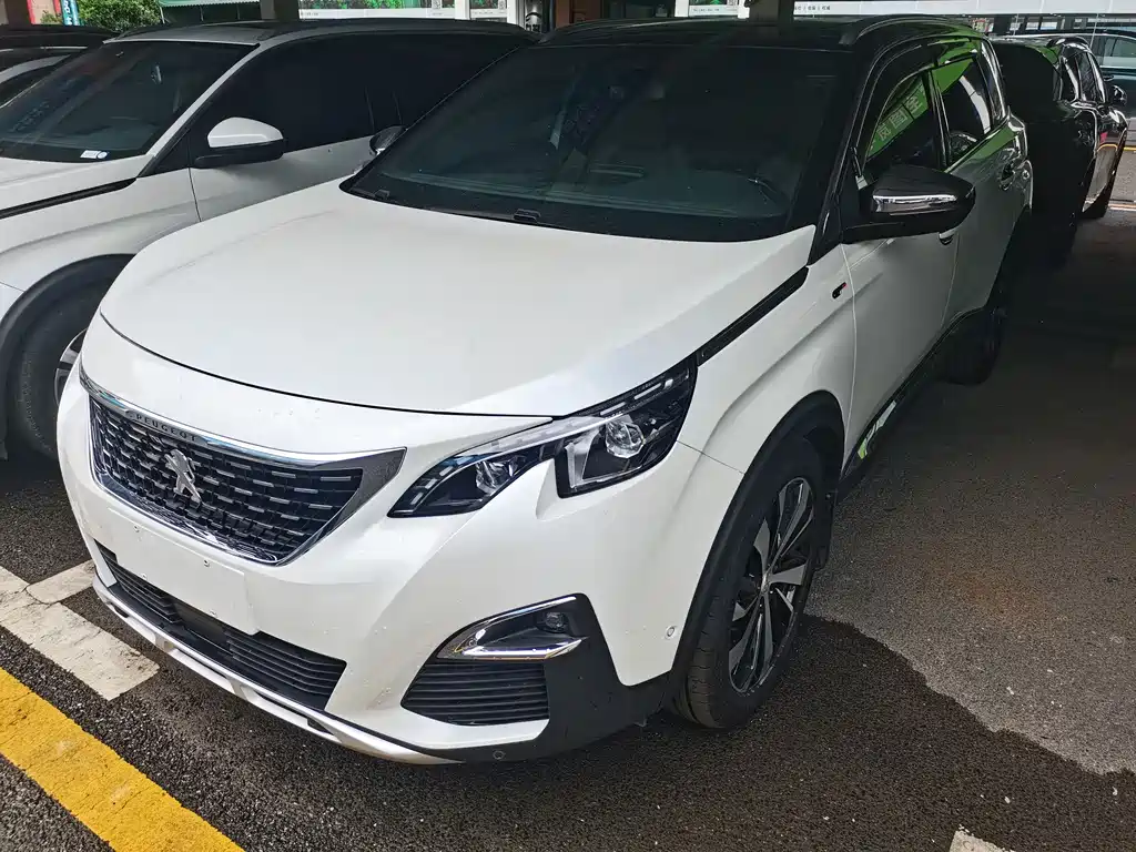 Купить Peugeot 5008