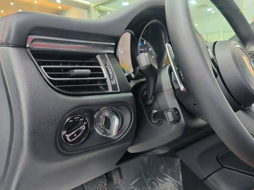 Porsche Macan — миниатюра 7