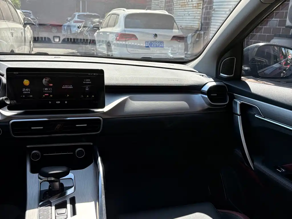 Geely Binyue — миниатюра 10