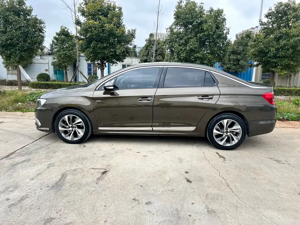 DS 5LS 2014 1.6T Luxury THP160