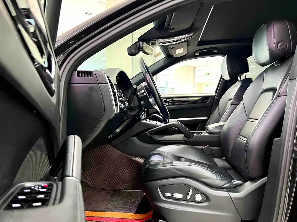 Porsche Cayenne — миниатюра 7