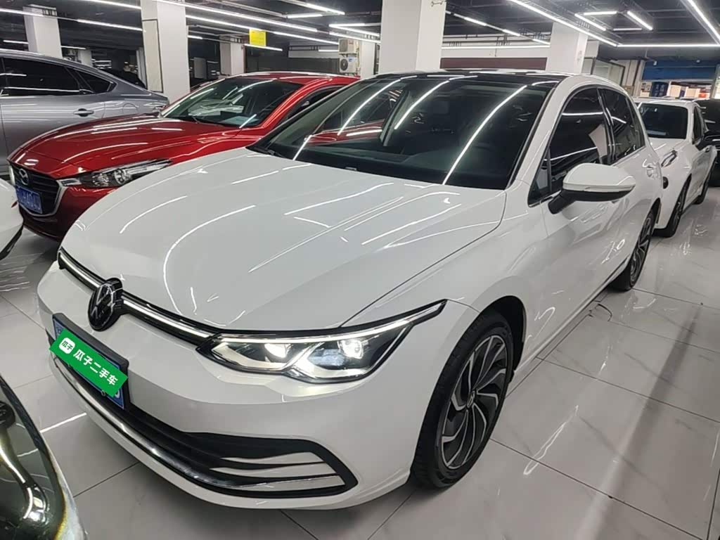 Volkswagen Golf 1.4 л 2023 г. Белый, пробег 600 км