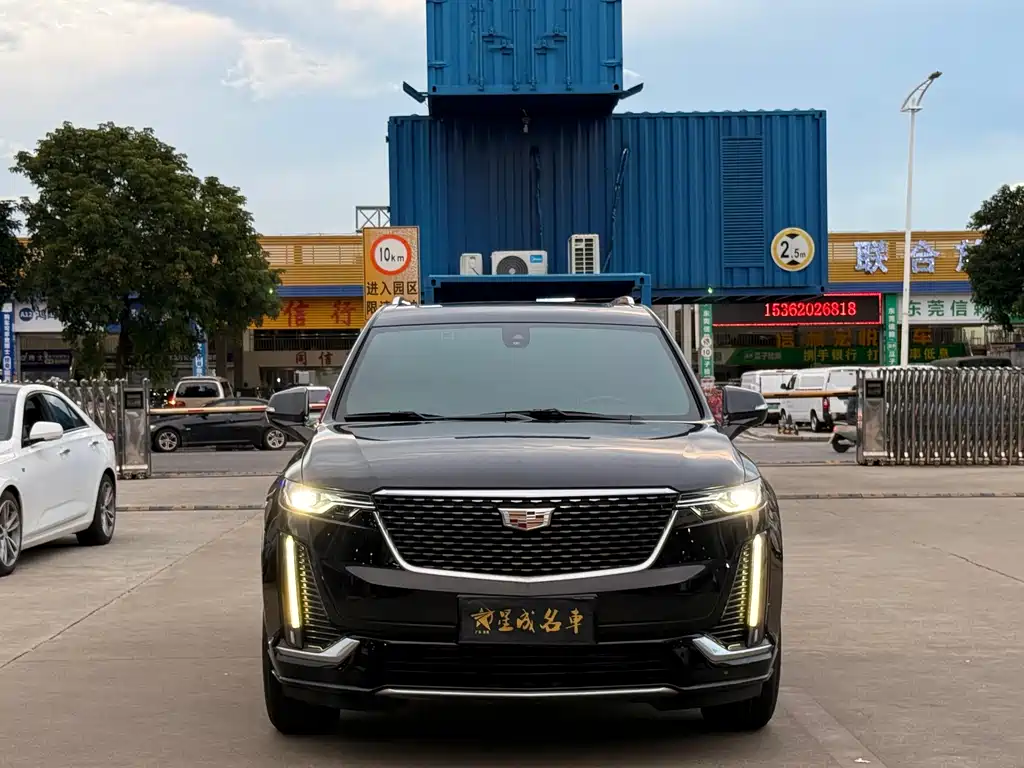 CADILLAC XT6