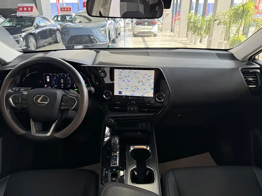 Lexus NX — миниатюра 10